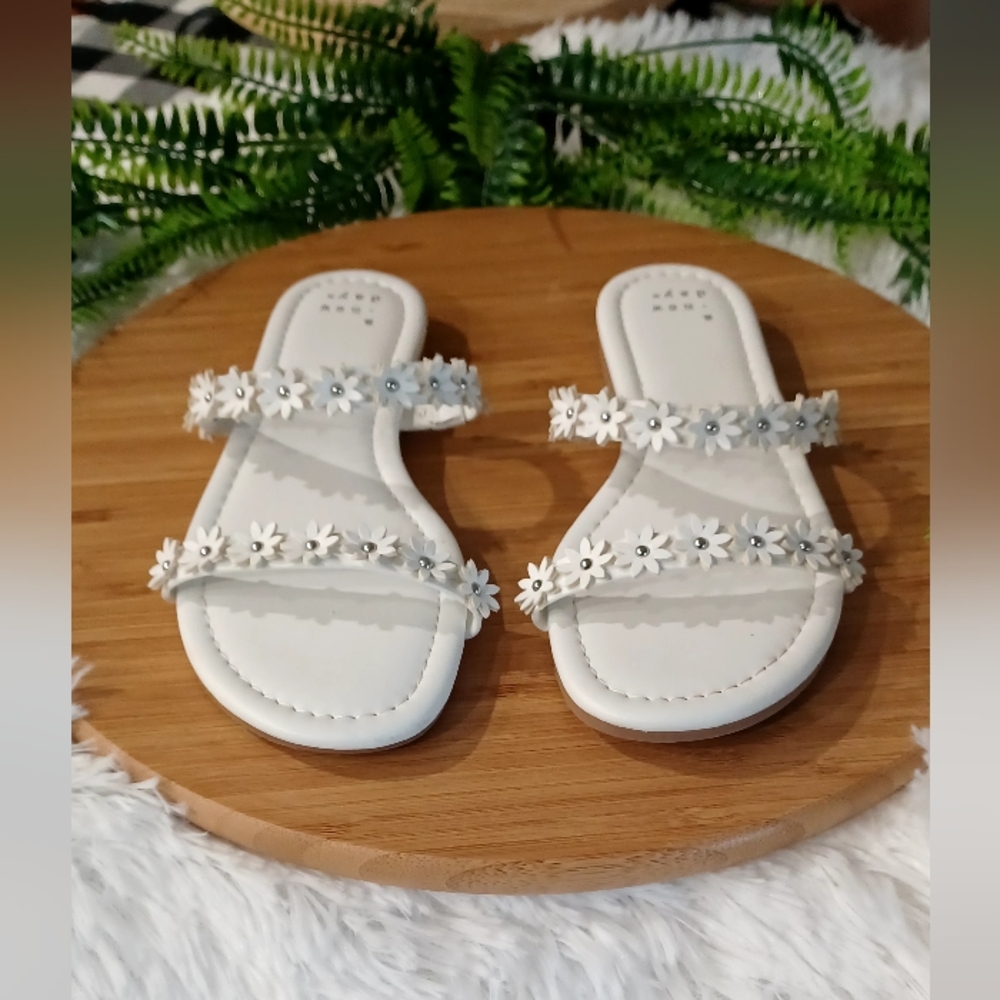 A New Day Womens White Flat Sandals Sz 6w